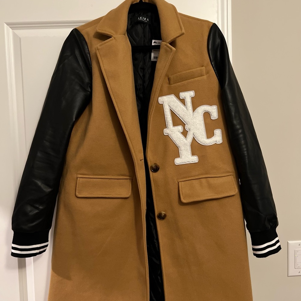 BRENTWOOD VARSITY TRENCH JACKET IN TAN NEVER WORN! SIZE LARGE.